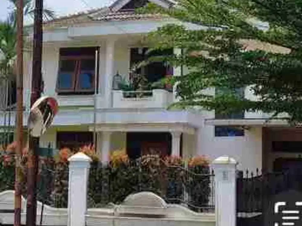 Dijual Rumah lokasi nyaman & sangat strategis di pusat kota daerah Suryalaya Buah Batu dekat ke Cijagra