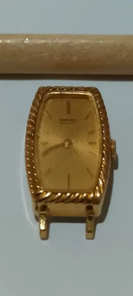 SEIKO model persegi wanita