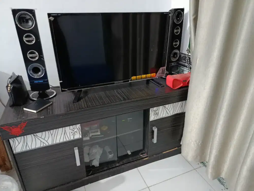 Paket TV Polytron 32 inc & Lemari nya