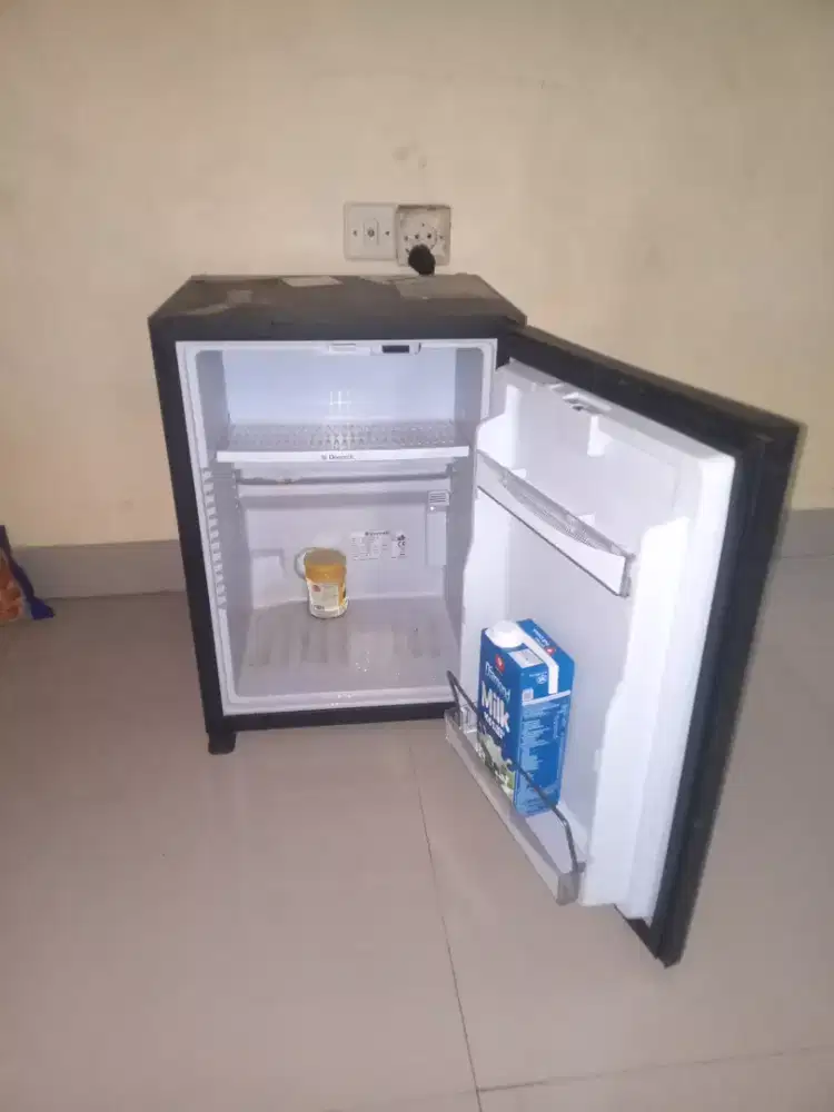 Kulkas mini mulus normal