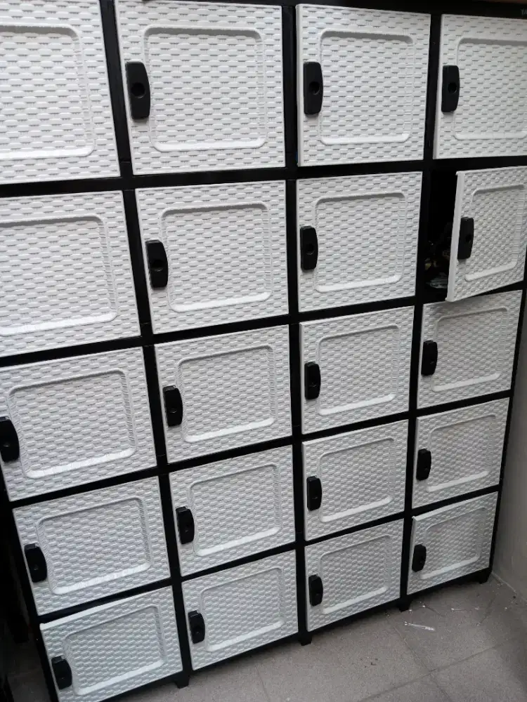 Di jual lemari Tabita 350,000