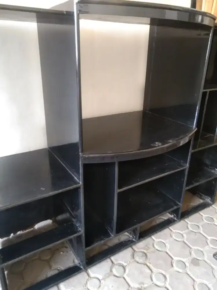 lemari tv . tinggi 165 . pjg 165 . lebar 50