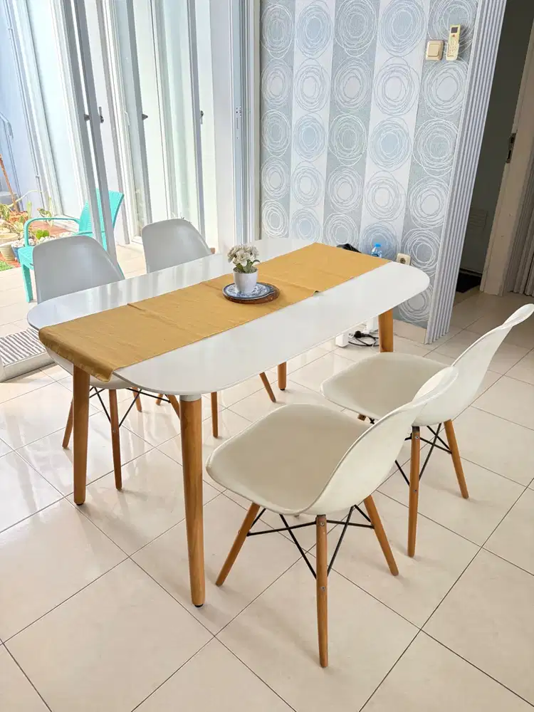 Meja Makan Informa Set 4 Kursi