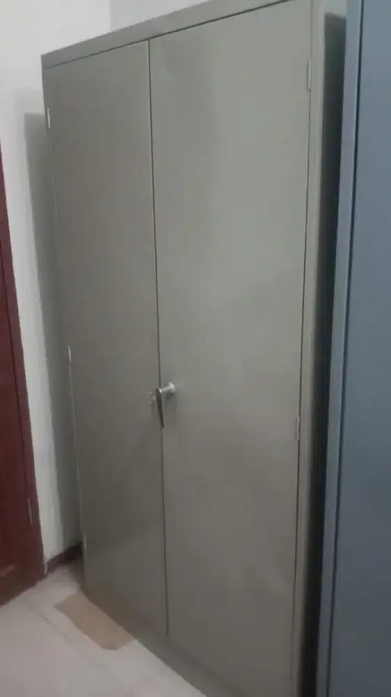 lemari plat besi 2 pintu