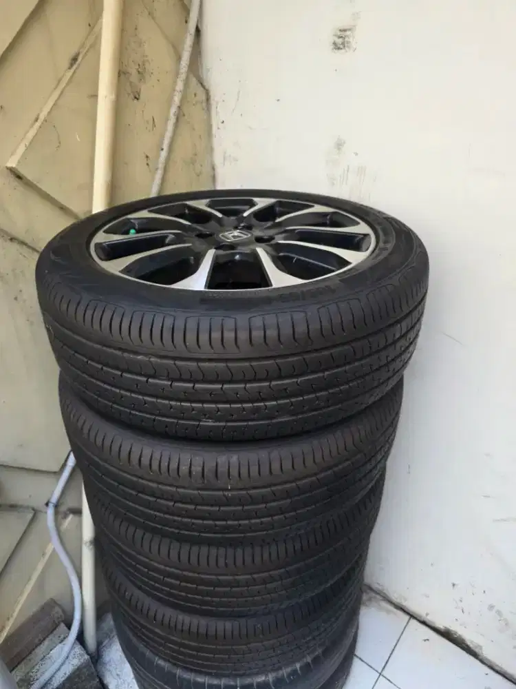 Dijual Velg + Ban ex Honda Jazz kondisi gress mulus gak ada cacat