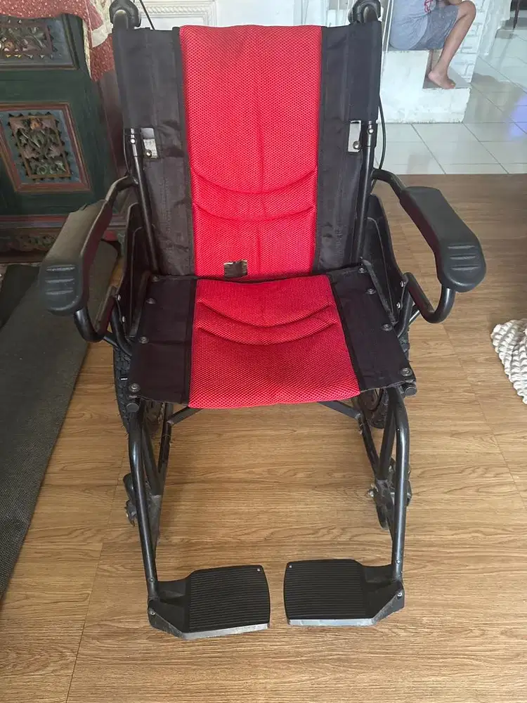 Kursi Roda merk Avico