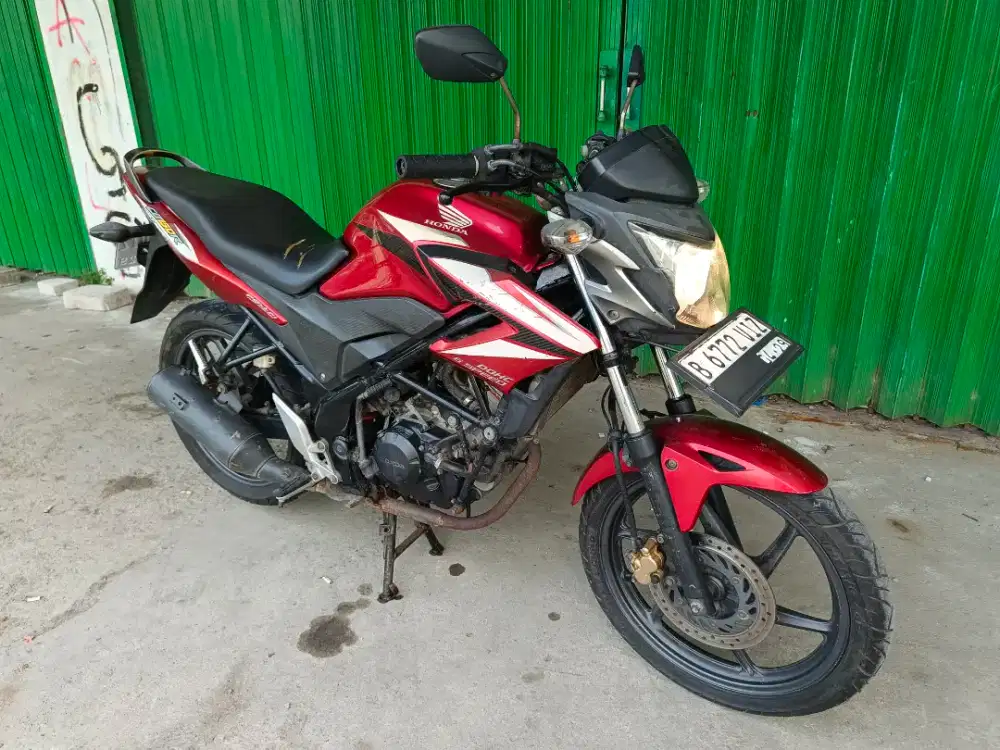 Honda cb150r 2014