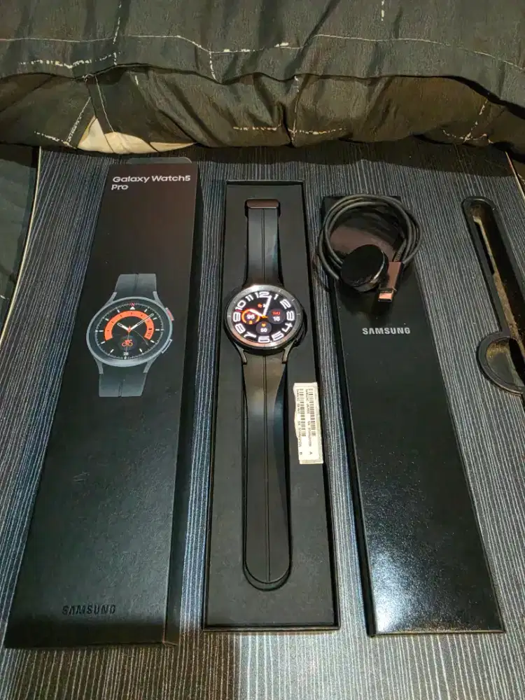 Samsung Galaxy Watch 5 Pro + Case & Strap