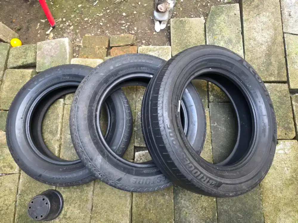 Dijual ban Bridgestone ukuran 185 65 R15
 Hanya 3 pcs