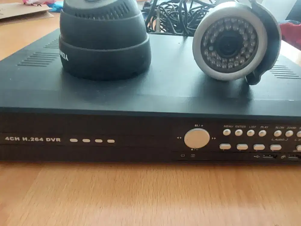 Preloved DVR CCTV 4 chanel free 1 kamera indoor 1 outdoor tnpa hardisk