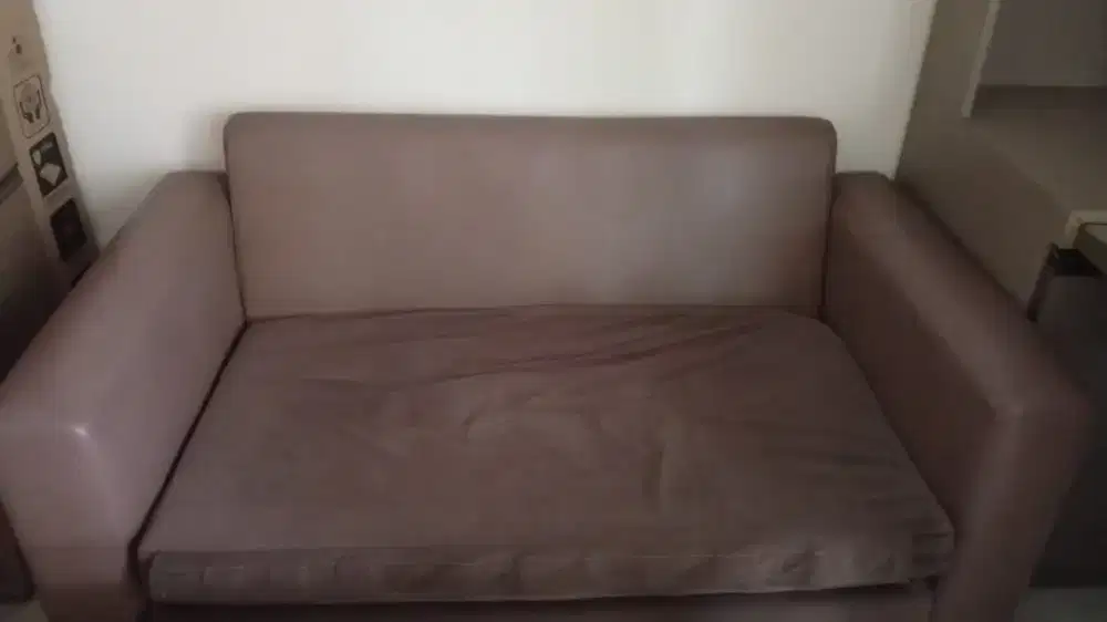 Dijual cepat sofa kantor ada 2 sudh tidak terpakai