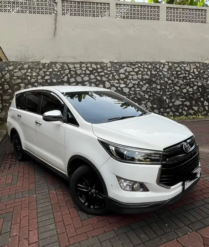 Toyota Innova Venturer Diesel 2.4 A/T