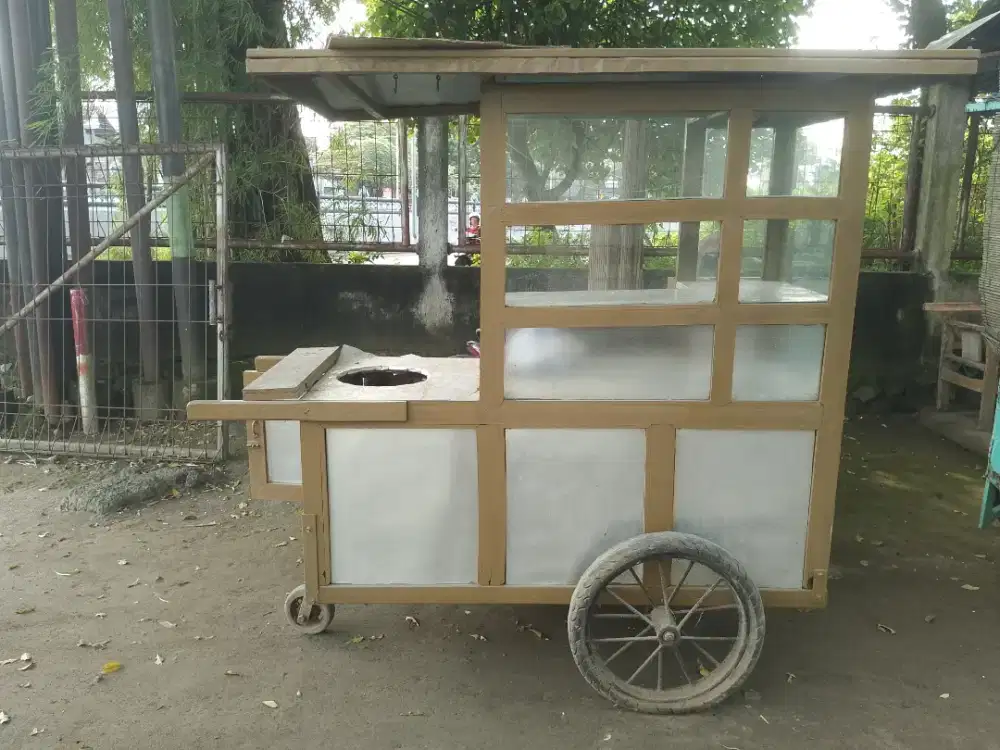 Gerobak kayu bakmi, bkso, soto dll