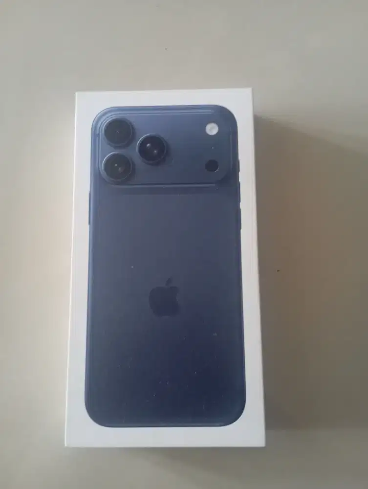 iphone 17 pro max 256 BLUE