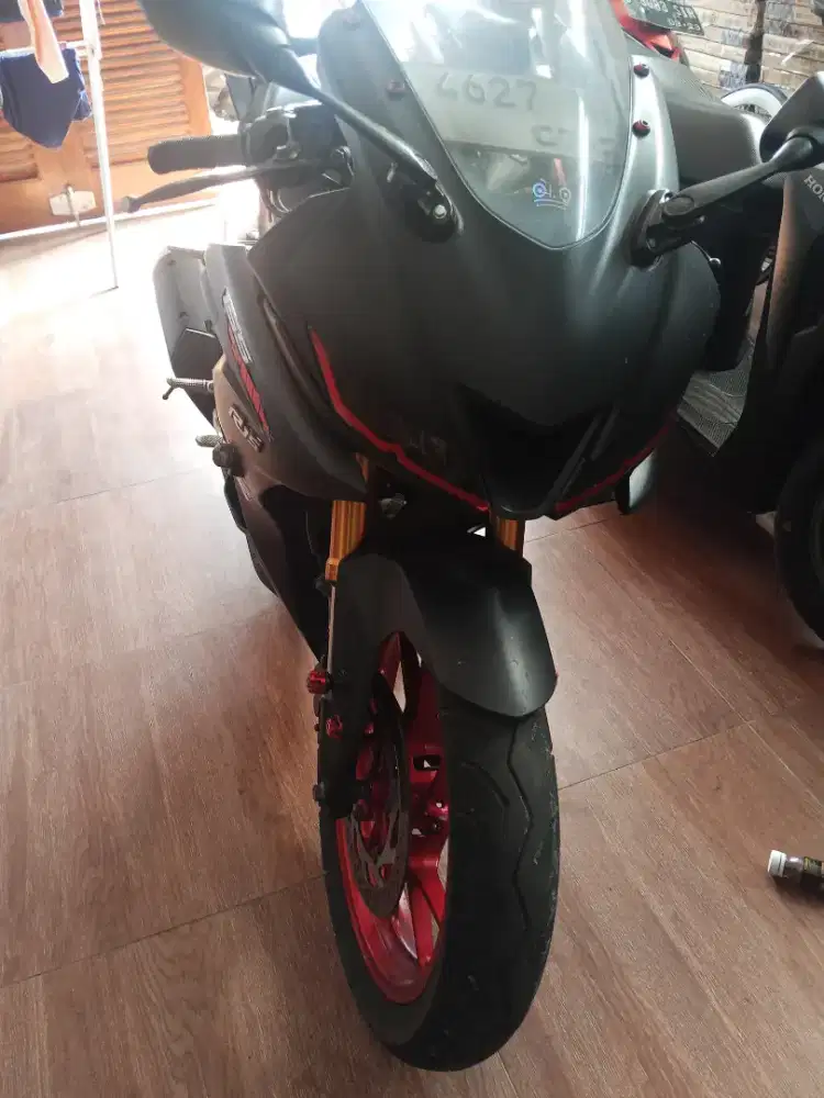 Yamaha R 15 hitam 2018