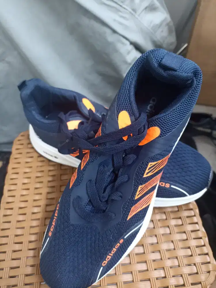 Sepatu Adidas Running