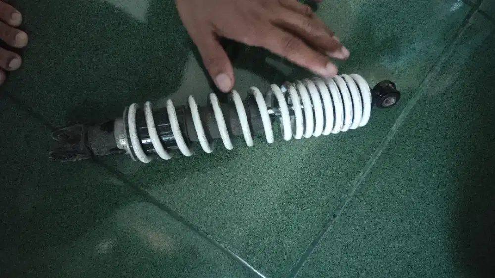 Shock yamaha xride warna putih