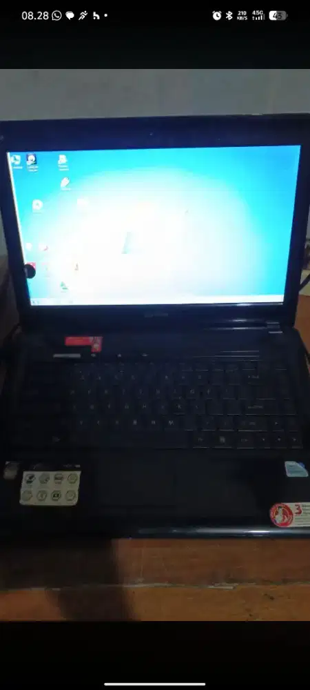 Di jual laptop second Axioo neon hnm 900.000k nego