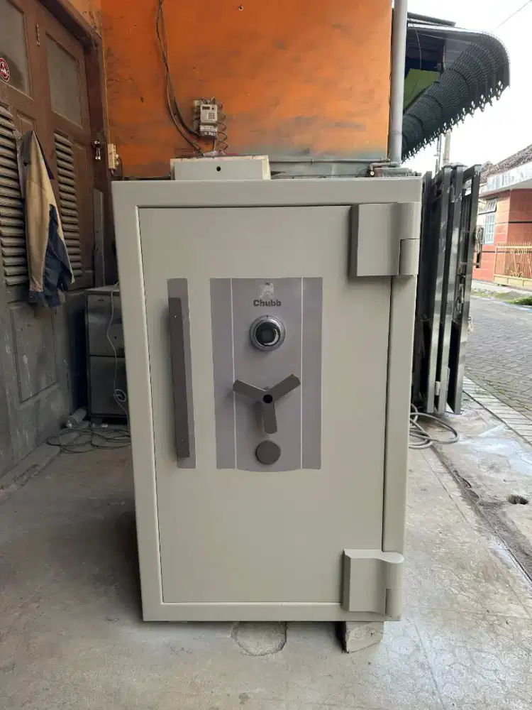 Brankas Chubb Bankers Size 1