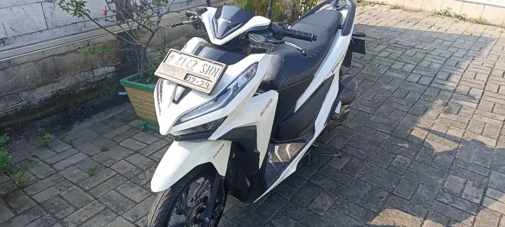 HONDA VARIO 150 PUTIH 2019