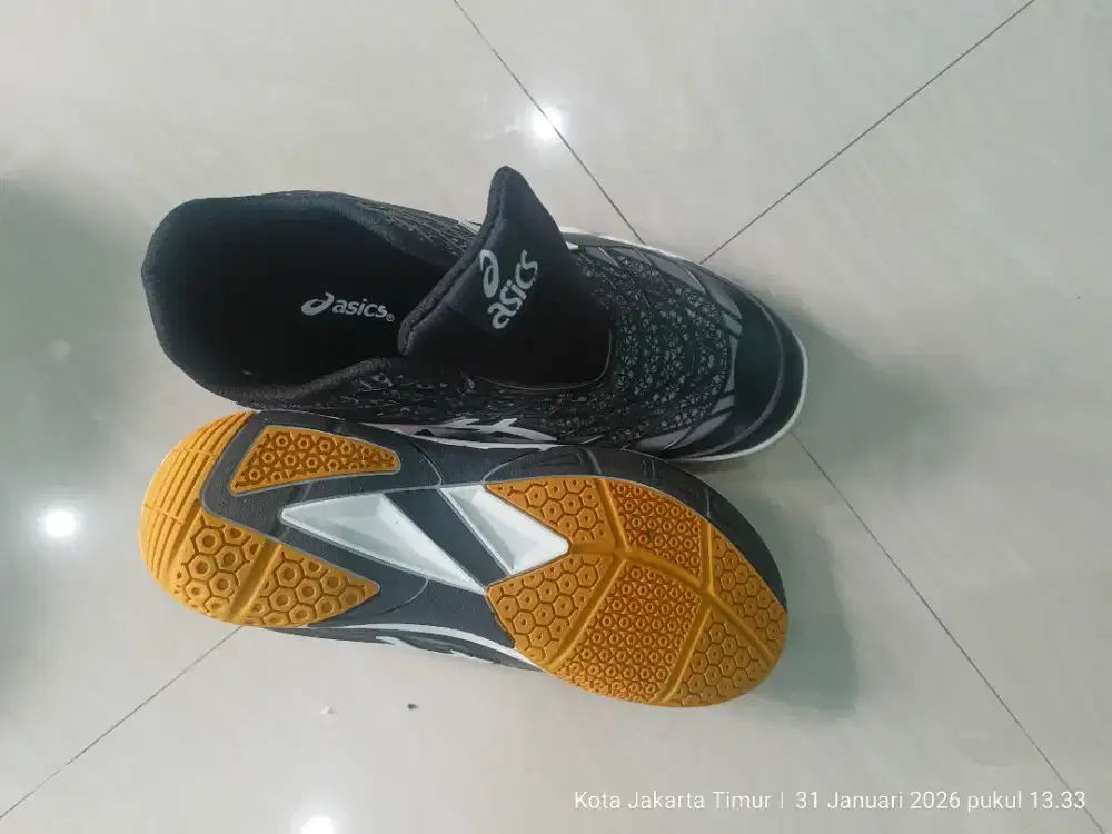 Sepatu badminton sz 42 insole 26,5