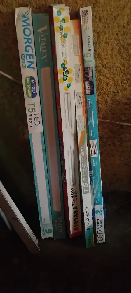 Lampu neon warna warni