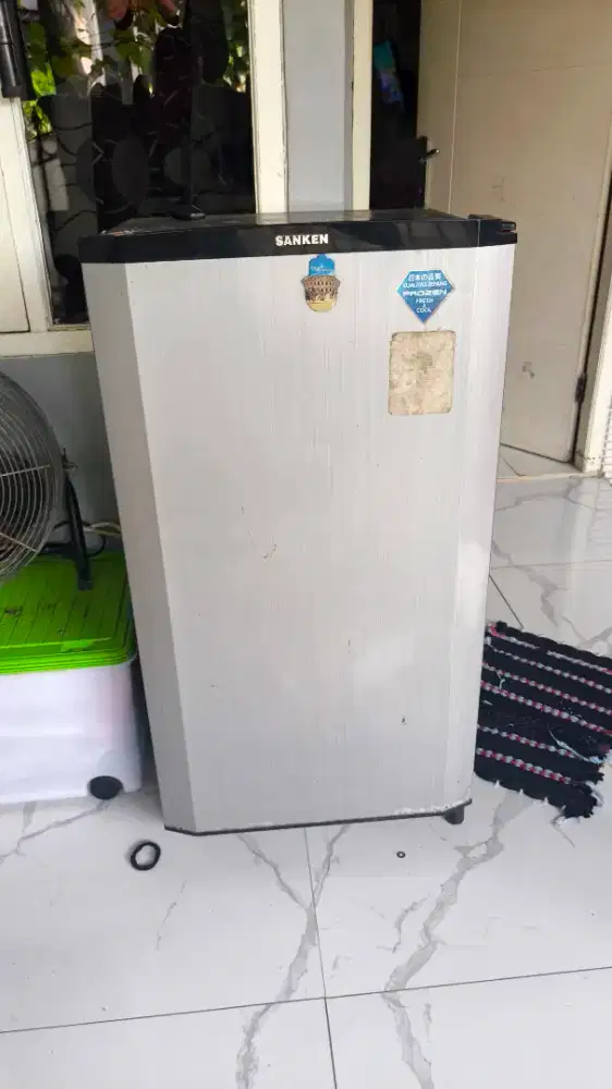 Kulkas bekas sanken