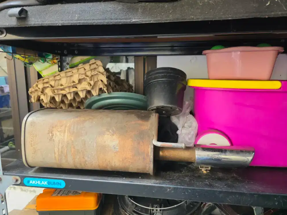 Dijual knalpot original ex Nissan Juke 2015.