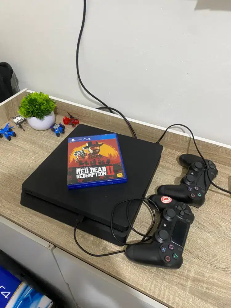 PS 4 Slim 500 GB ORI (online/ofline)
stik 2 ori