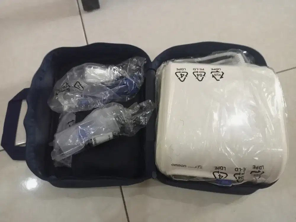 Omron Nebulizer alat terapi uap.