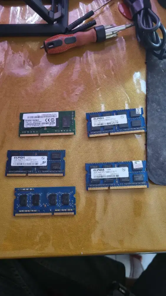 RAM 2GB DDR3 ada 5 keping