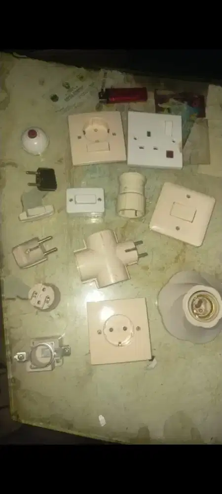 DI JUAL COLOKAN, SAKLAR, LAMPU, FITTING, KNEE, BOHLAM LED, BOTOL, DLL