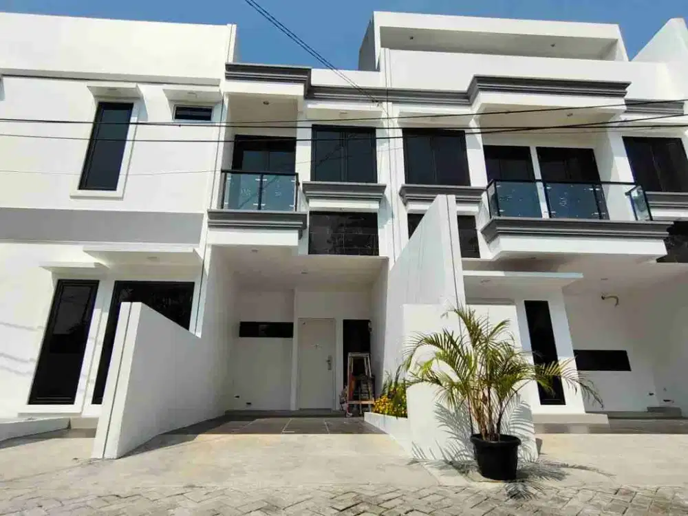 Rumah Mewah 2 lantai  dengan harga murah di Rawamangun jakarta timur lokasi strategis bebas banjir