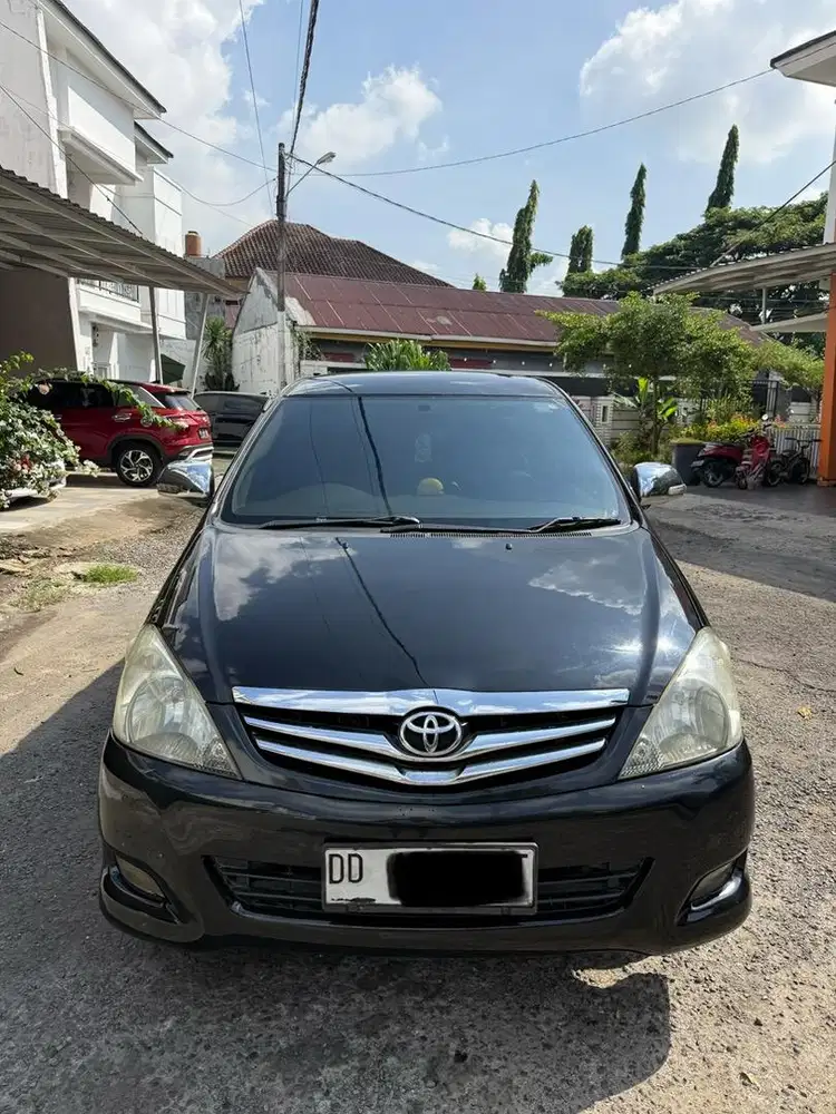 Toyota kijang innova 2.0 matic 2010