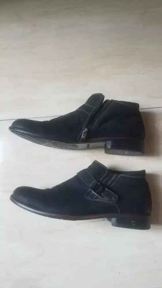 Sepatu crocodile platinum no 43