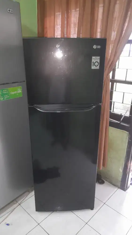 kulkas 2 pintu merk LG