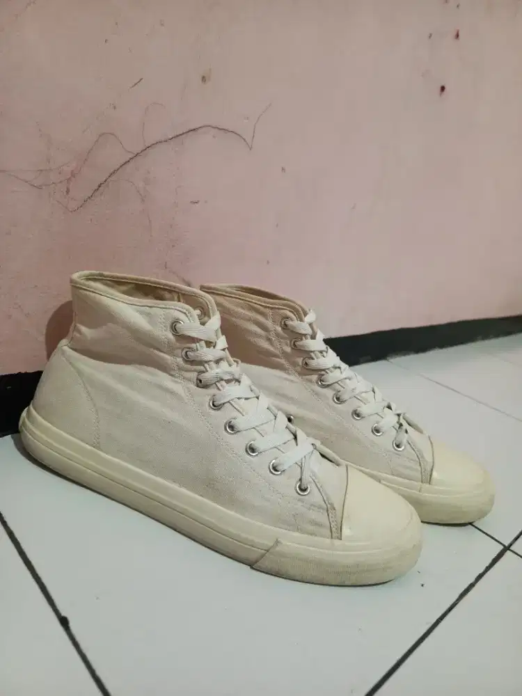 H&M hi top canvas broken white