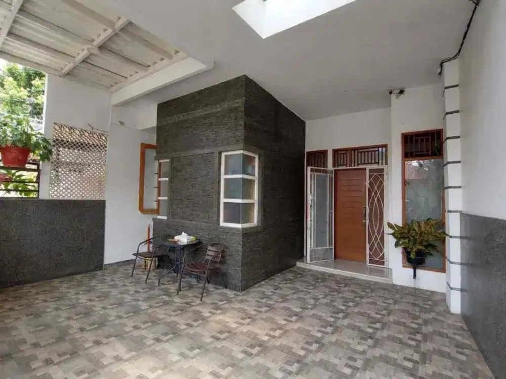 Dijual Rumah 3 Lantai Di Bona Indah Lebak Bulus Dekat MRT Siap Huni