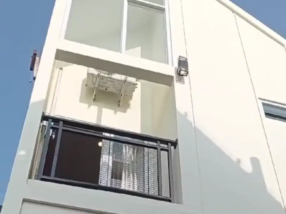 Strategis Terjangkau Berkualitas .  Cluster rumah 2 lantai Ciracas Jakarta. One Gate + Cctv lingkungan . Akses mobil, dilalui angkot