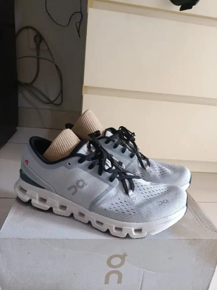 Sepatu on cloud x4 original