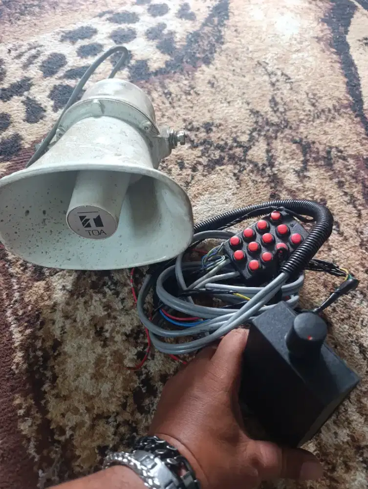 TOA Pengeras Suara Patwal & Ambulance