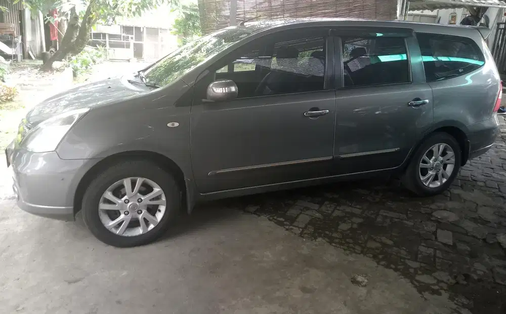 Nissan Grand livina 2011 Bensin