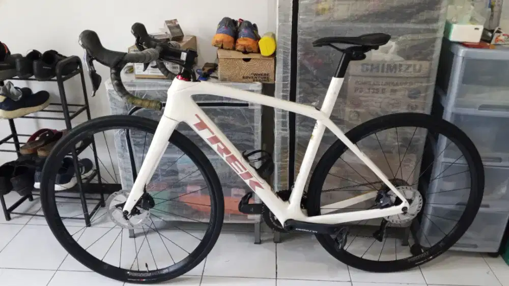 Road bike trek domane sl6 size 52