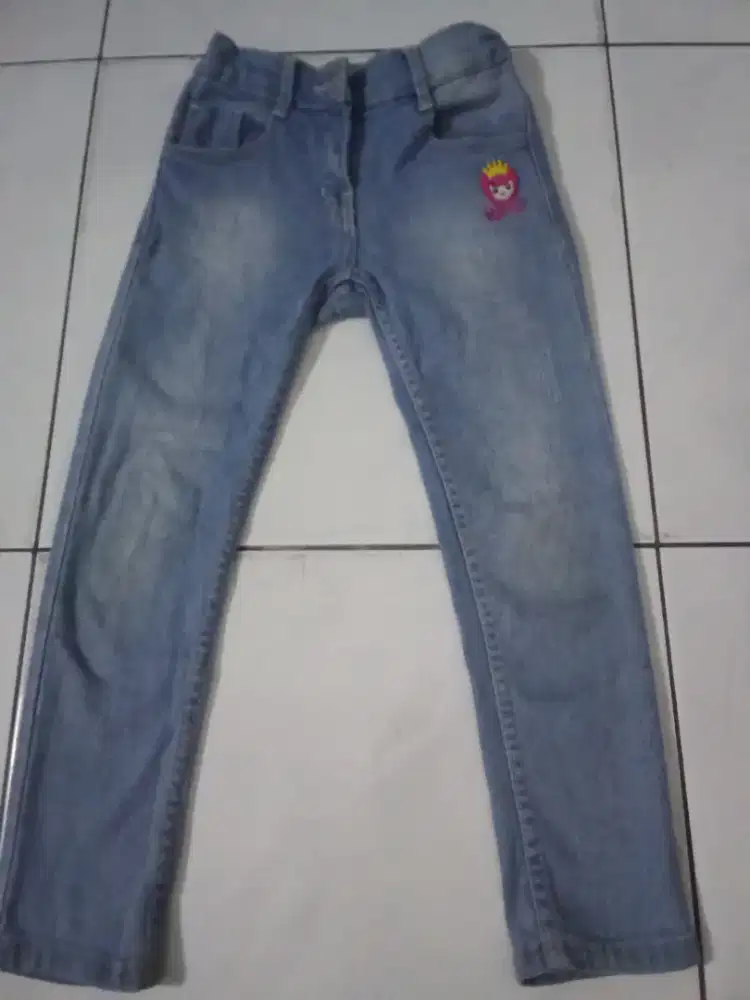 Jeans anak perempuan usia 5-6 THN.