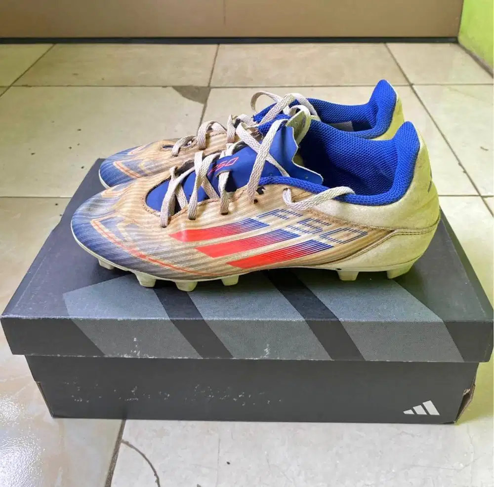 Sepatu Bola Adidas F50 Club
