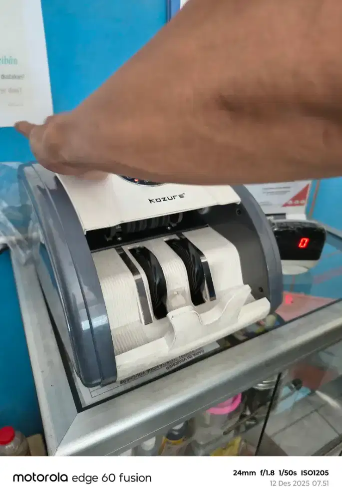 Mesin penghitung uang bekas