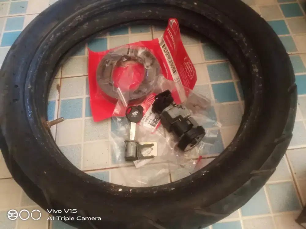 Ban federal +kunci kontak+ kanvas