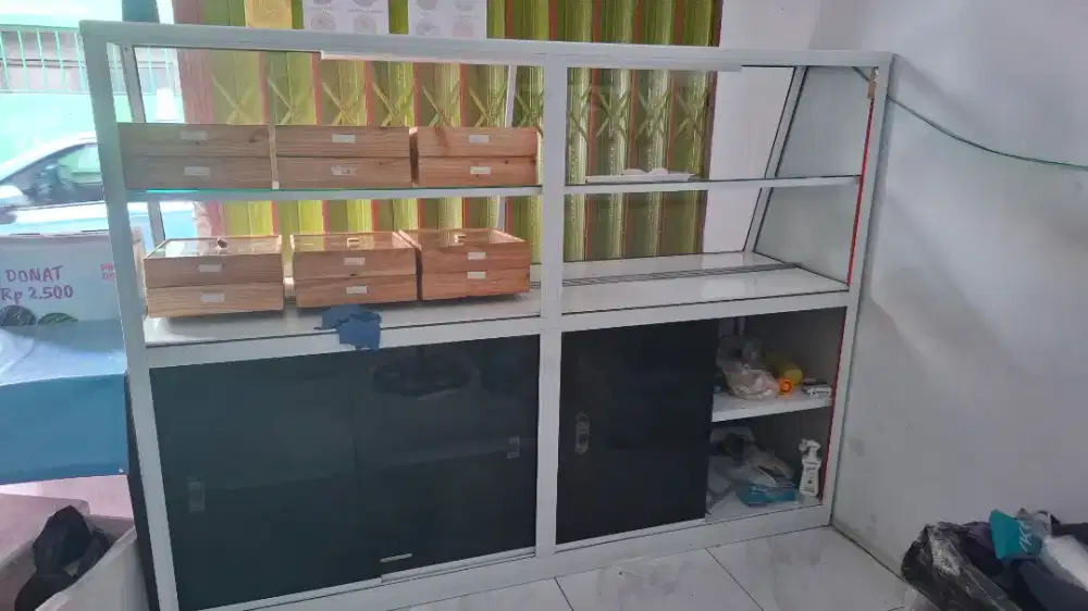 Dijual Etalase Kaca Besar