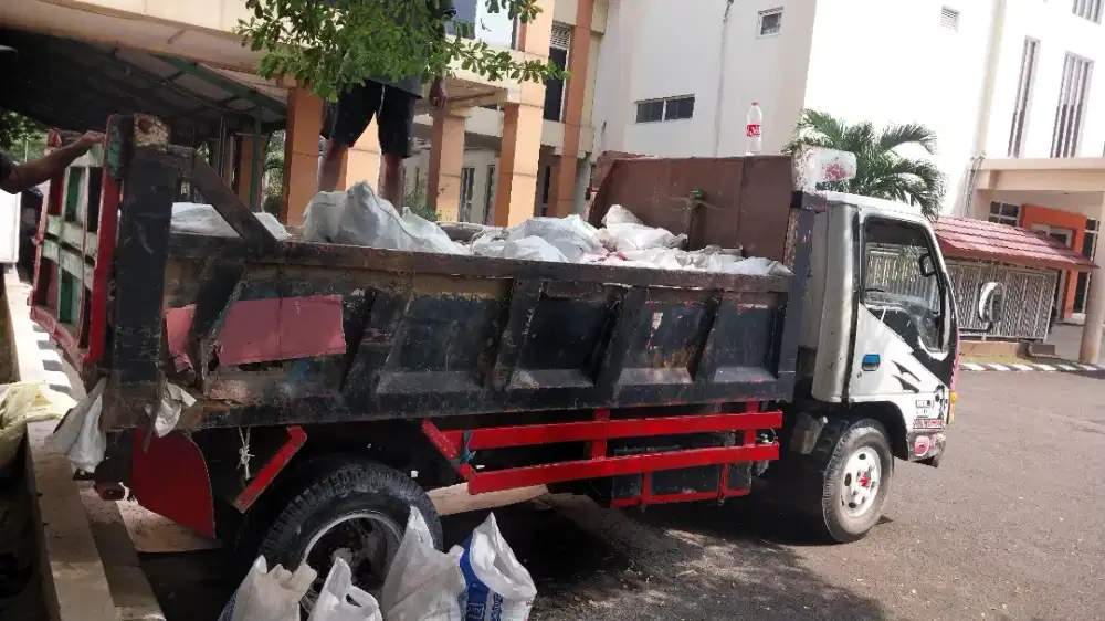 Buang sampah puing bangunan puing bobokan peroyek