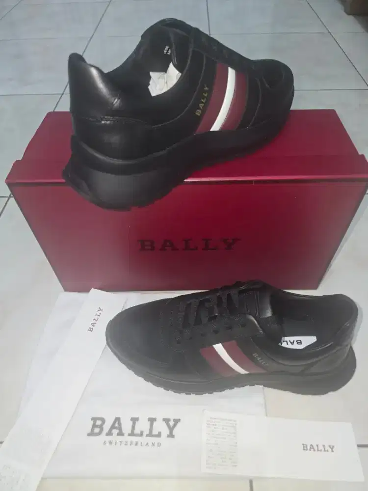 Bally snaker in black leather